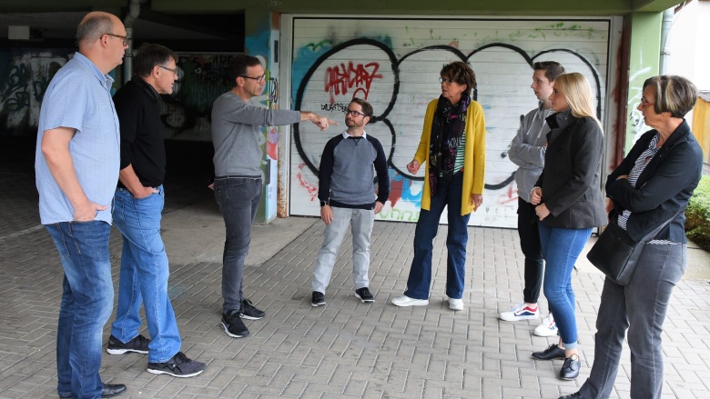 Handlungsbedarf im Umfeld der Mehrzweckhalle