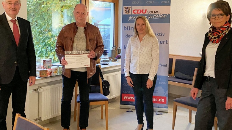 v.l.n.r.: MdB Hans-Jürgen Irmer, Gerhard Bender, Carmen Lenzer und Heike Ahrens-Dietz v.l.n.r.: MdB Hans-Jürgen Irmer, Gerhard Bender, Carmen Lenzer und Heike Ahrens-Dietz