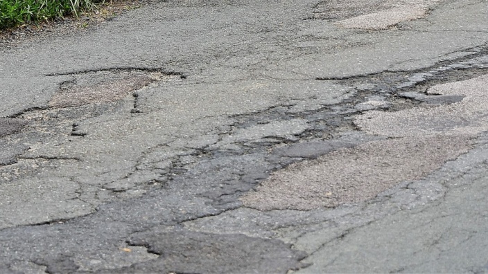 Hoffnung auf bessere Straßenverhältnisse in Oberbiel