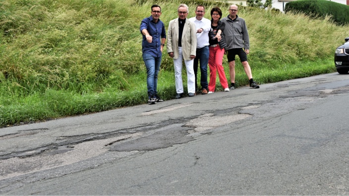 Stadtverordneter Alexander Boll, Ausschussvorsitzender Helmut Lenzer, MdL Frank Steinraths, Stadtverbandsvorsitzende Heike Ahrens-Dietz und Fraktionsvorsitzender Jochen Streiberger